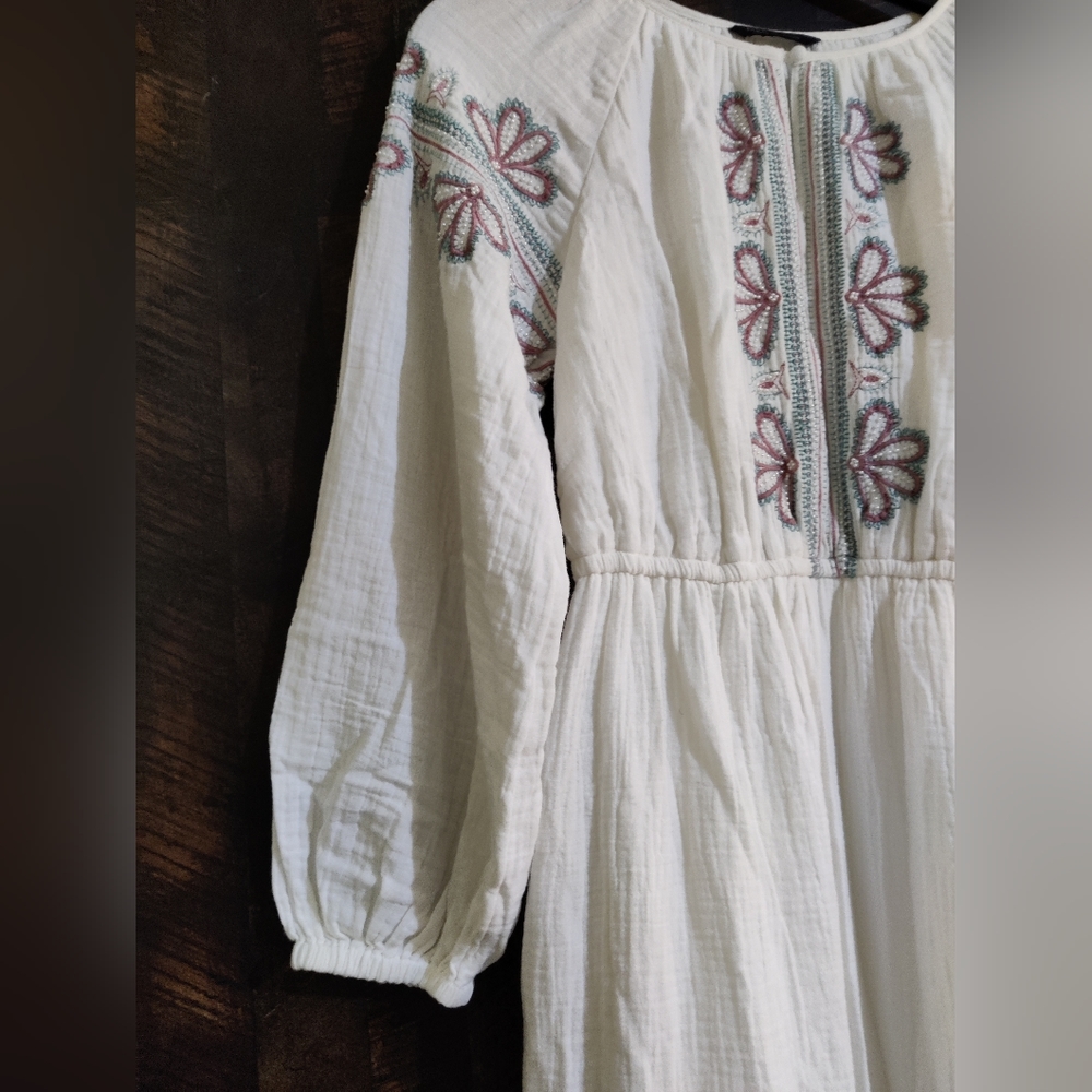 Women's Dress - Picture 3 of 11